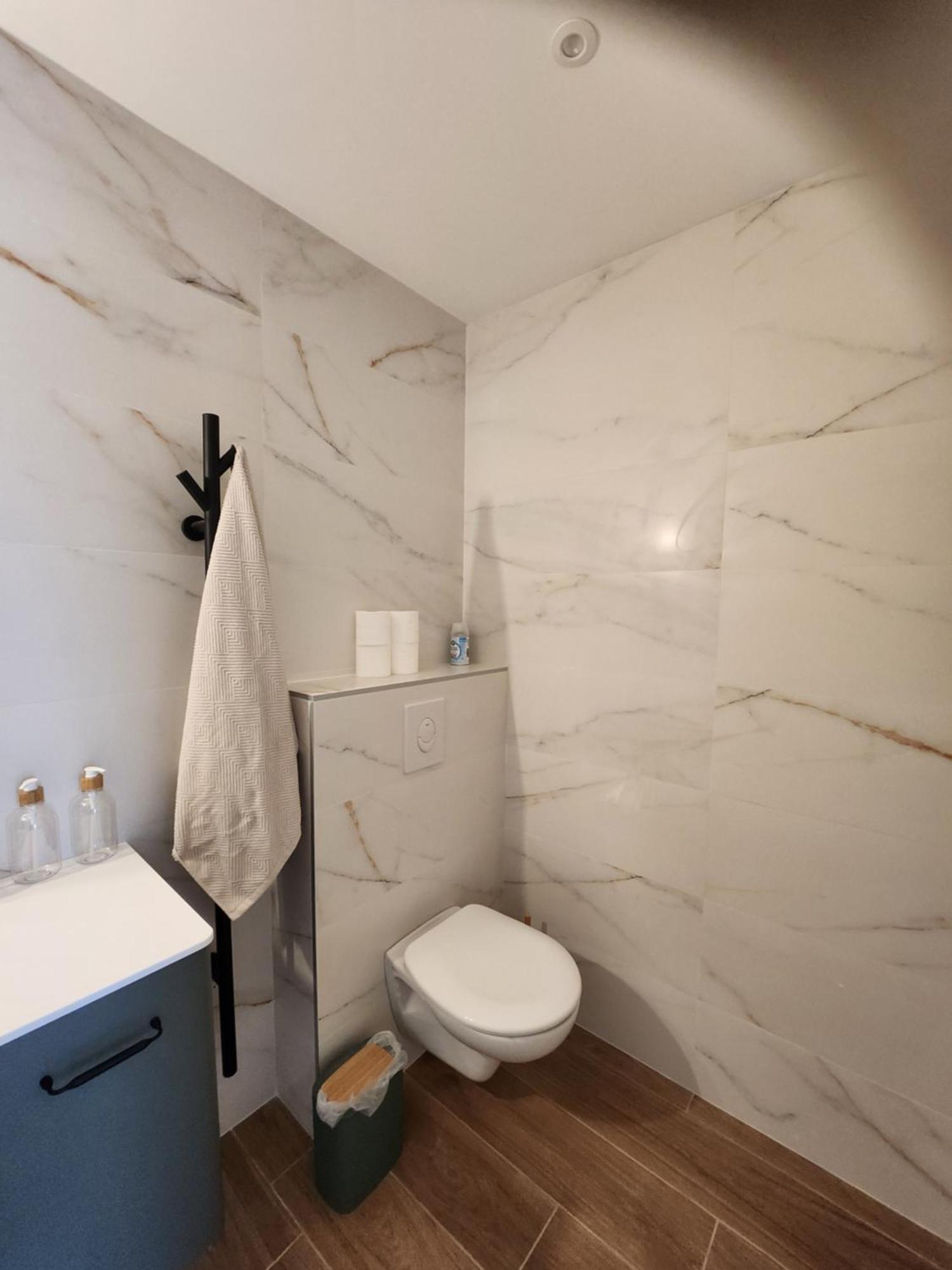 Apartment The Bedroom - Proche Aeroport Lyon, Groupama Stadium, Ldlc Arena, Eurexpo, Viarhona