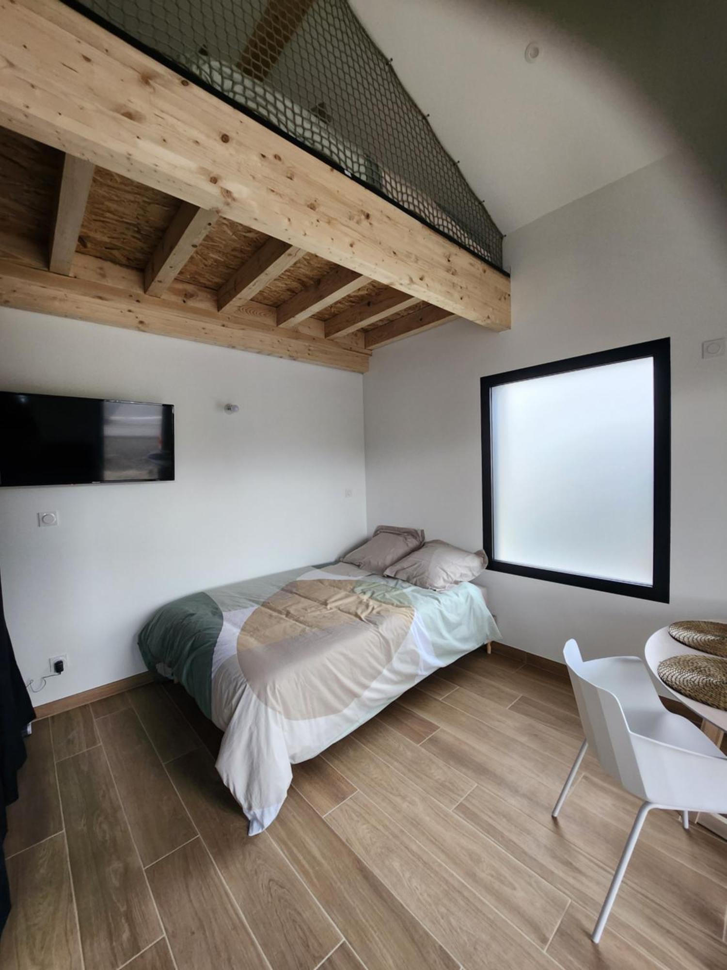The Bedroom - Proche Aeroport Lyon, Groupama Stadium, Ldlc Arena, Eurexpo, Viarhona Apartment *